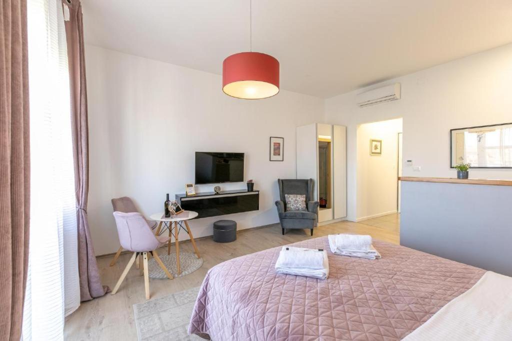 Polai Boutique Apartments With Free Parking Экстерьер фото